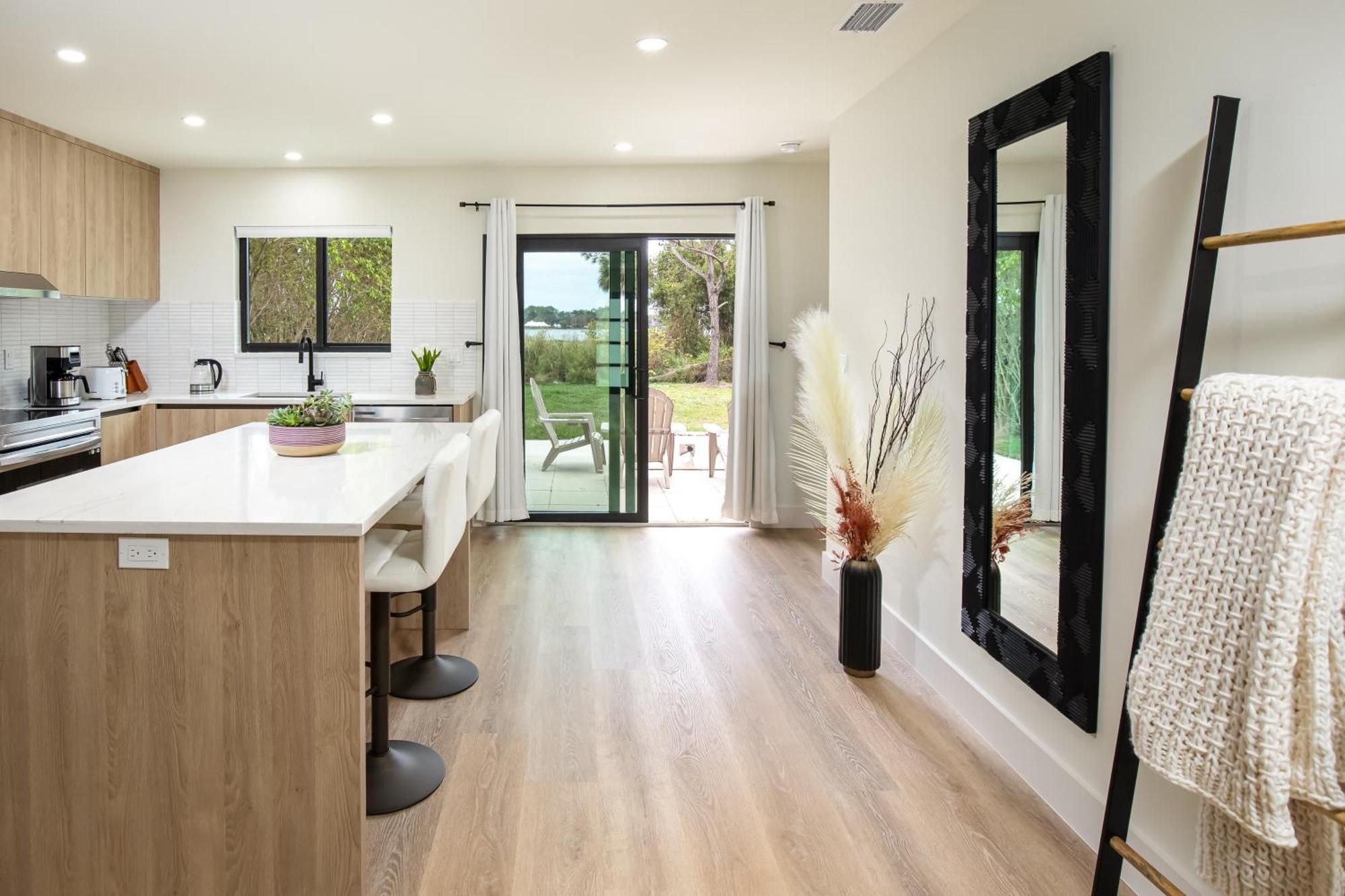 Black Vanilla - Stylish Symphony 3Miles Downtown North North Naples المظهر الخارجي الصورة
